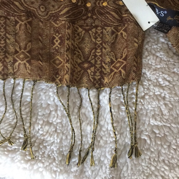 26 x 72 Paisley Shawl - Picture 5 of 6